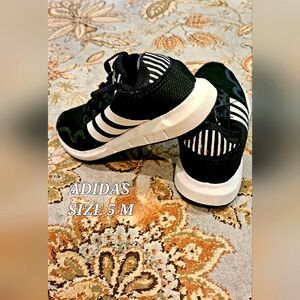 Tennis shoes Adidas